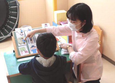 言語聴覚士による訓練の様子